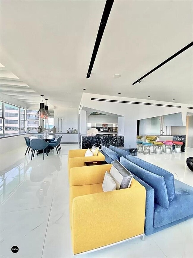 Building Photo - 5255 Collins Ave