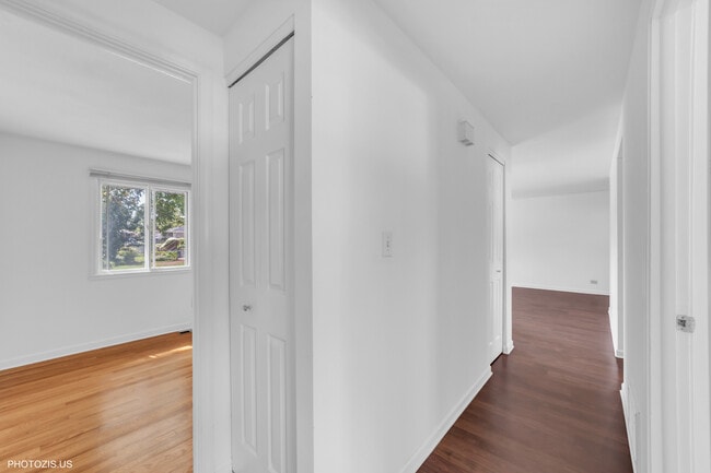 Building Photo - 728 Boxwood Dr