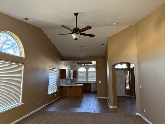 Building Photo - Spacious and Beautiful 4 bedroom luxury ho...