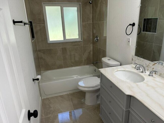 Building Photo - 2122 Mara Ct
