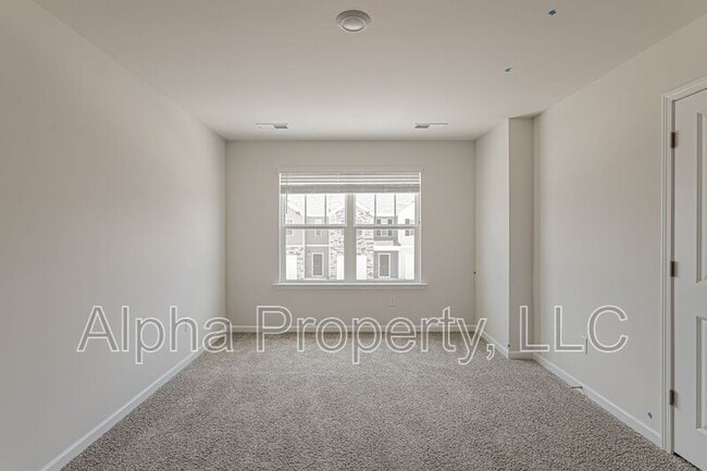 Building Photo - 766 Embark Cir