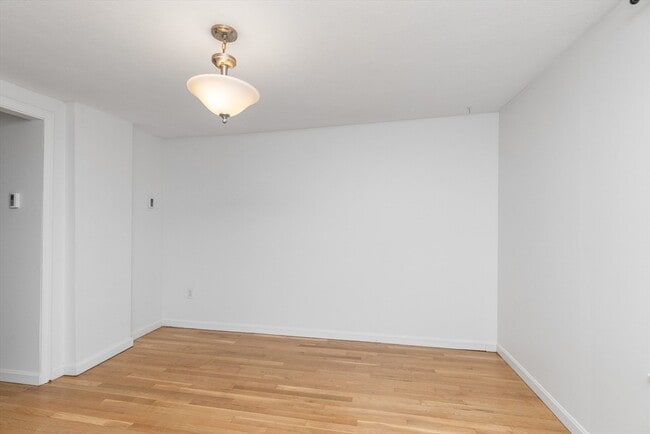 Building Photo - 16R Union St