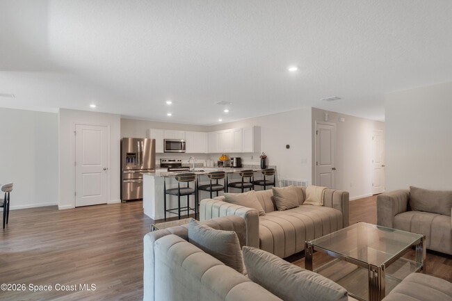 Building Photo - 301 Haines Rd SW