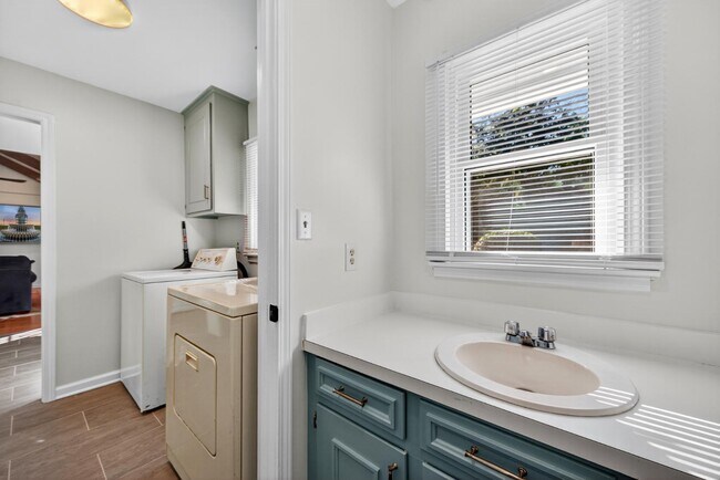 Building Photo - 1353 Secessionville Rd