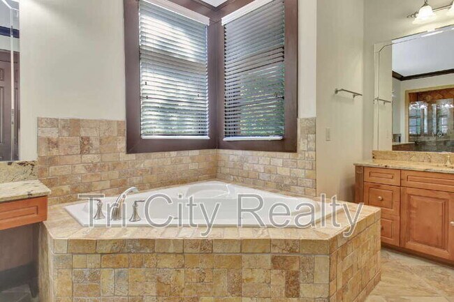 Building Photo - 250 Moss Creek Walk