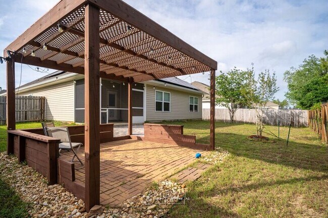 Building Photo - 8753 Bradfield Dr