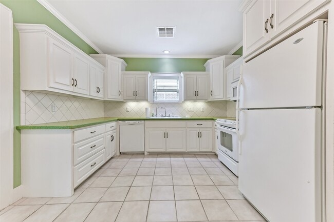 Building Photo - 4701 Avenue N 1/2 Rear