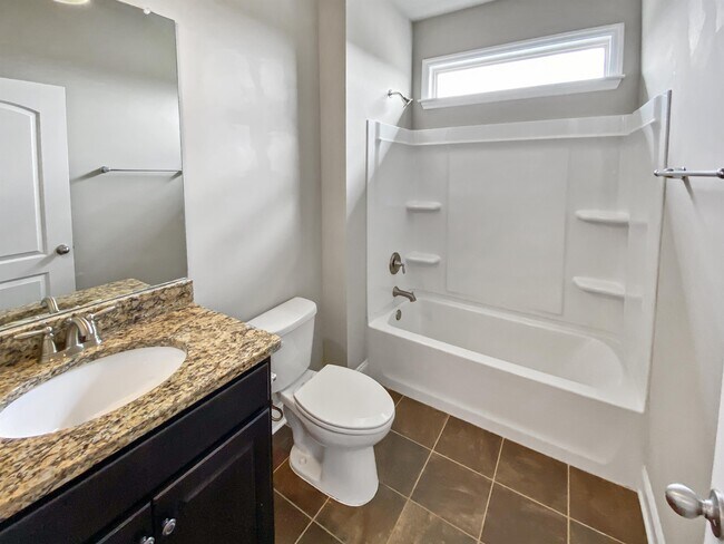 Building Photo - 3037 Greenway Cir SE