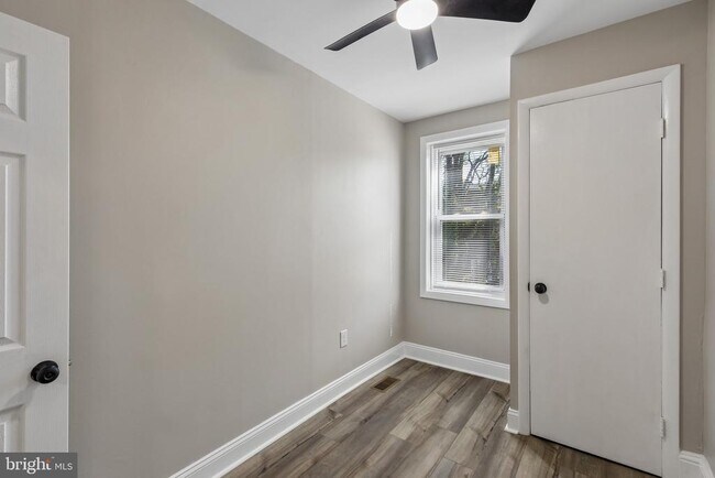 Building Photo - 5536 Pine St