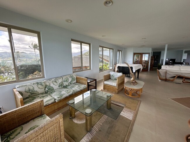 Building Photo - Hawaii living at its best.  Beautiful Kaneohe Bay front.