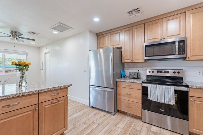 Building Photo - 651 E Kael Cir