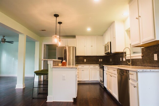 Building Photo - 2901 Gem Cir