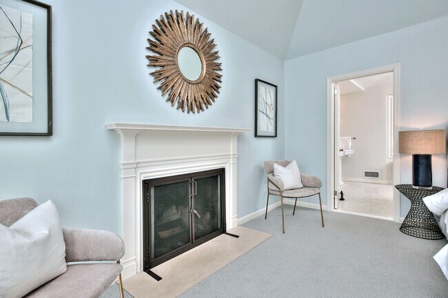 Building Photo - 562 Canoe Hill Rd