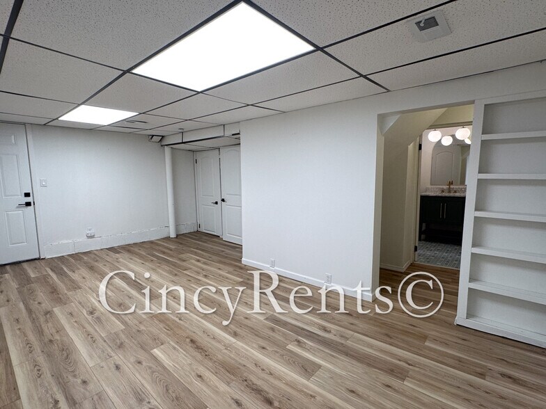 Building Photo - 6815 Sunray St