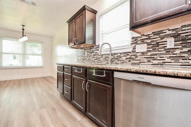 Building Photo - 6622 Kearney Dr
