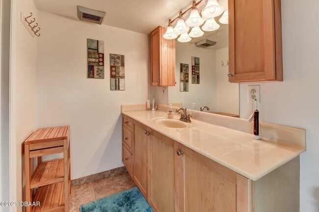 Building Photo - 1 Oceans W Blvd