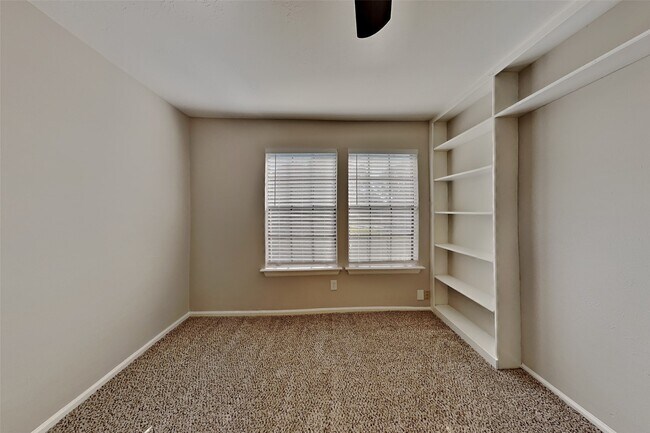 Building Photo - 15803 Maple Manor Dr