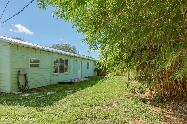 Building Photo - 2040 Palm Ave