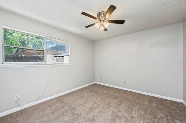 Building Photo - 29 Cape Dr NW