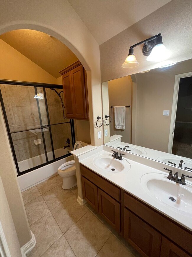 Building Photo - South Austin Dream in Sought-After Subdivi...