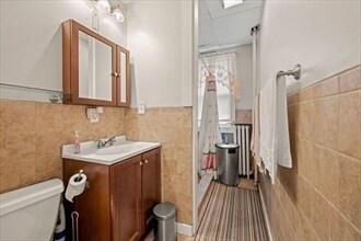 Building Photo - 154 Glen St