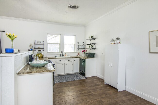 Building Photo - 11844 13th St