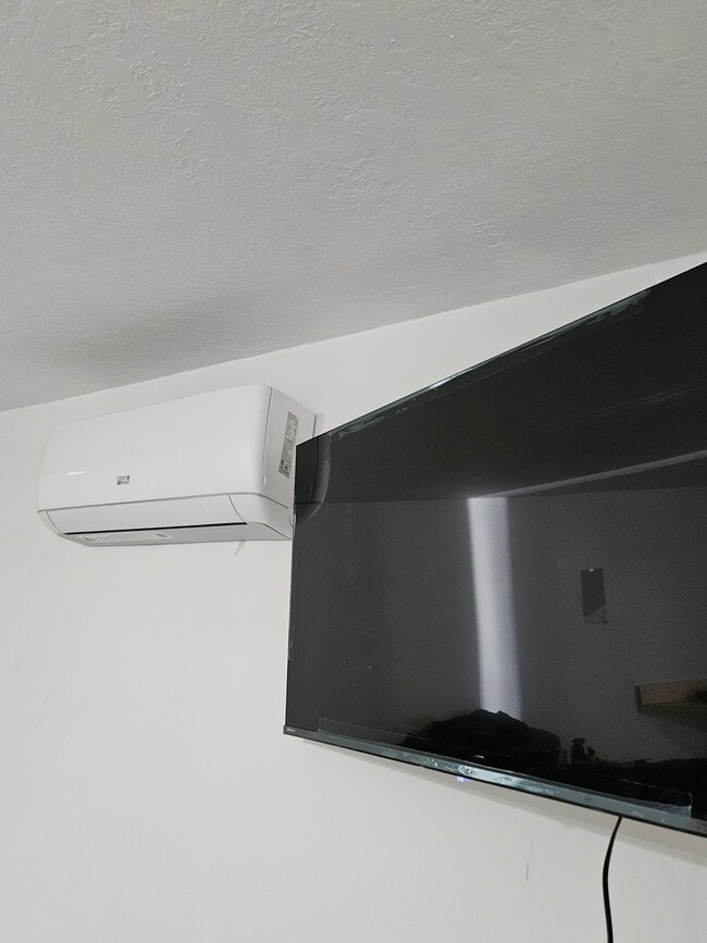 Building Photo - 1446 Old Ballpark Rd