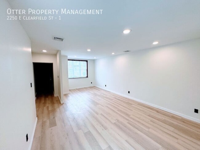 Building Photo - 2250 E Clearfield St