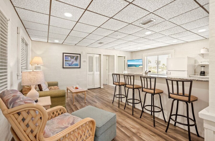 Building Photo - 7785 Estero Blvd