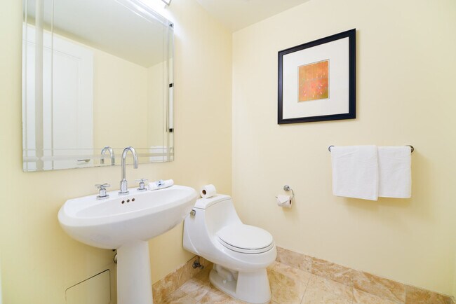 Building Photo - 1441 Brickell Ave