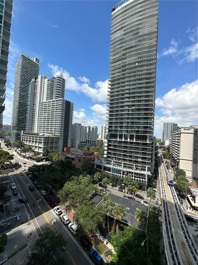 Building Photo - 1050 Brickell Ave