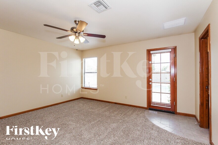Building Photo - 5205 W Aster Dr