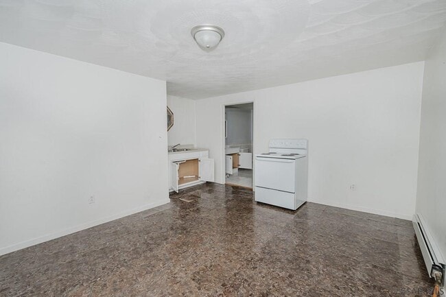 Building Photo - 983 2nd St