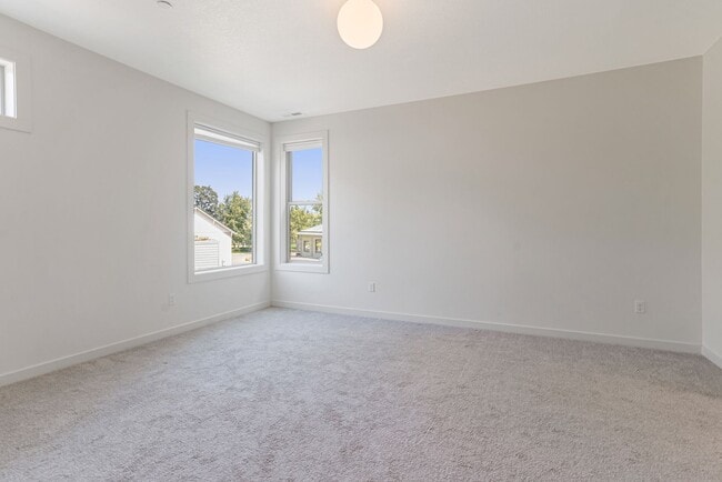 Building Photo - 4 bed, 4 bath Multi-Level Home in Pringle ...
