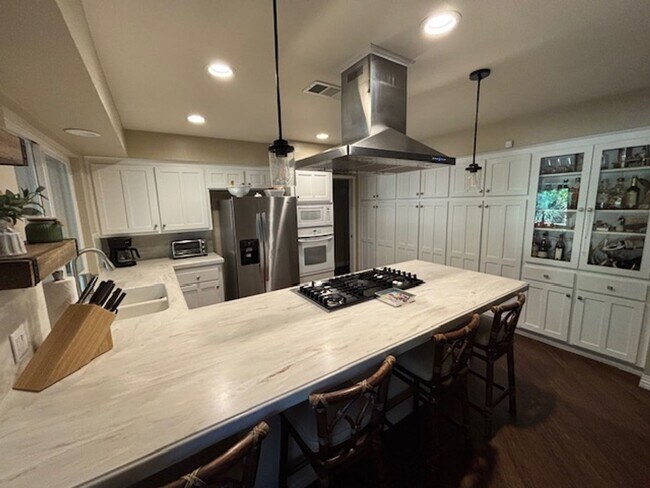 Building Photo - Beautiful 3 Bedroom / 2 Bathroom Home in S...
