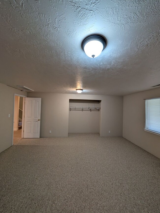 Building Photo - 1366 Delphic Way