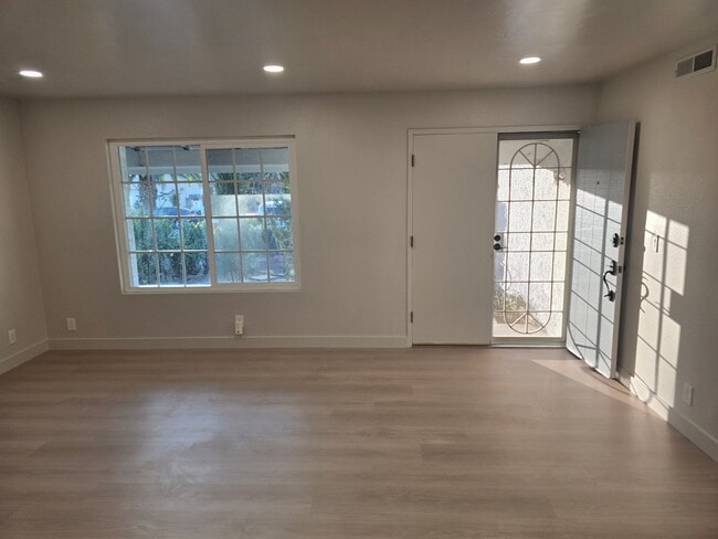 Building Photo - Two-bedroom house in Mira Mesa WITH SOLAR!