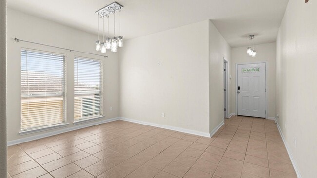 Building Photo - Beautiful One-Story Home in Monterrey Village!