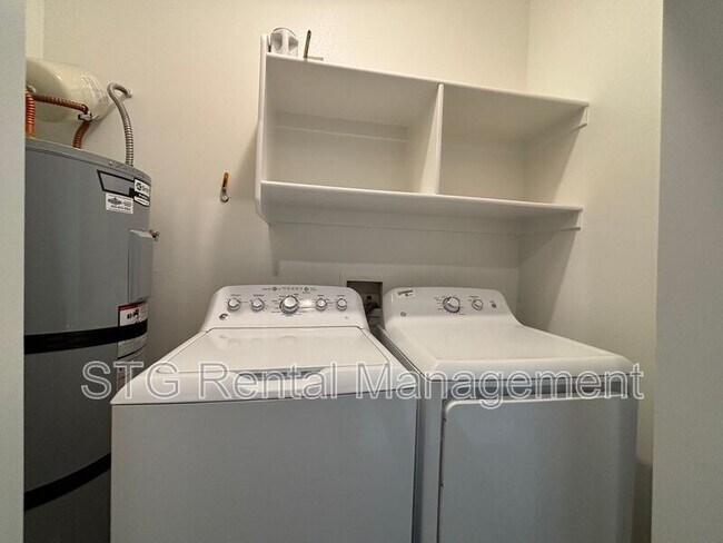 Building Photo - 700 N Main St