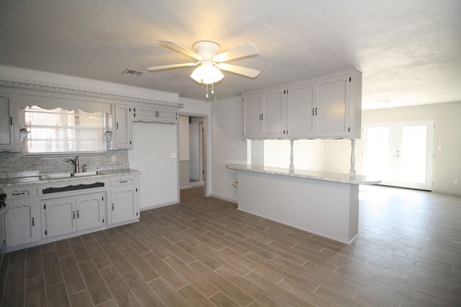 Building Photo - Adorable 3 bed in Midwest City