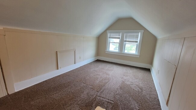 Building Photo - 1385 Hart St