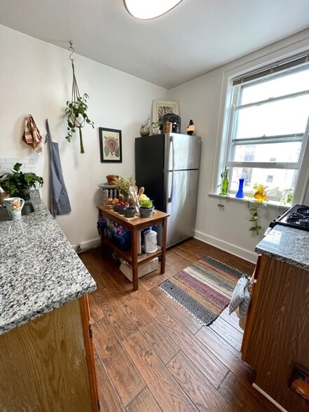 Building Photo - 4860 N Hermitage Ave