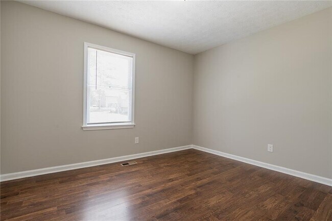 Building Photo - 493 Silverthorne Cir