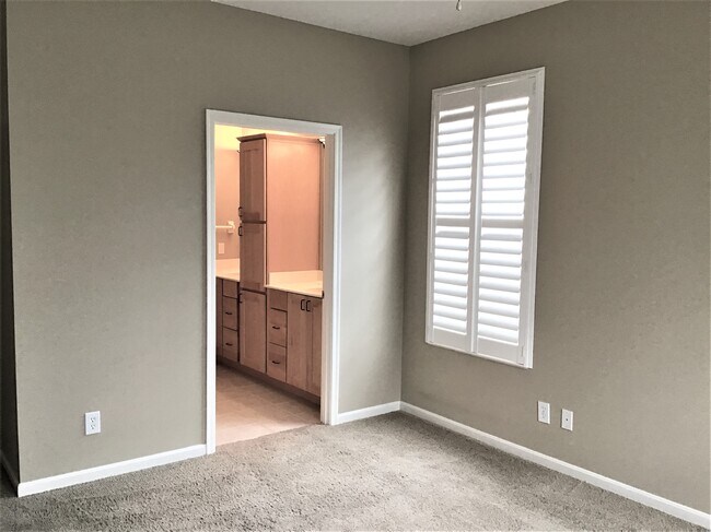 Building Photo - 5298 Fredericks Stand