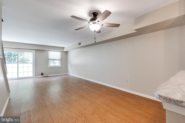 Building Photo - 14 Yorktown Ct