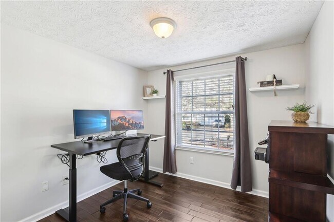 Building Photo - 10475 Willow Meadow Cir