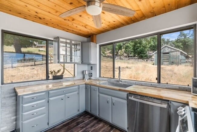 Building Photo - 26120 Deertrail Dr