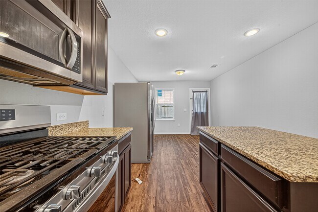 Building Photo - 1830 Cormorant Cres