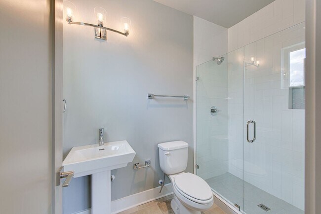 Building Photo - Youngs Lane Luxury Townhome