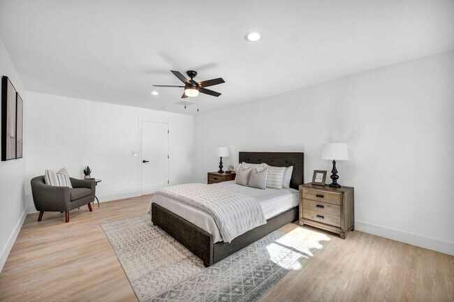 Building Photo - Meticulously renovated single-story contem...